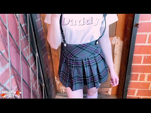 ❤️ Schoolgirl Sikini derinden Sucks ve sınıflar yerine sikikleri. ❌ Anal video bizde ❌️