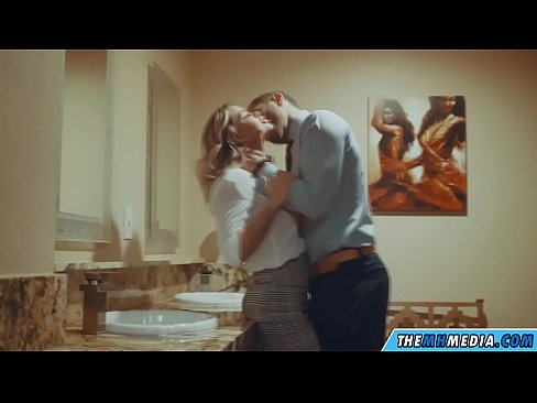 ❤️ Büyük memeli bir sarışın seni umumi tuvalette baştan çıkardığında ❌ Anal video bizde ❌️